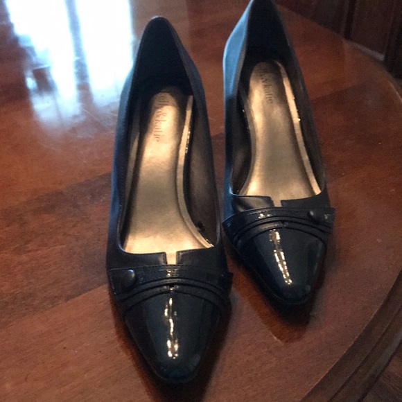 50%off! Two days! Fashionable Kelly & Katie navy pump. Size 9.5 - Picture 1 of 3